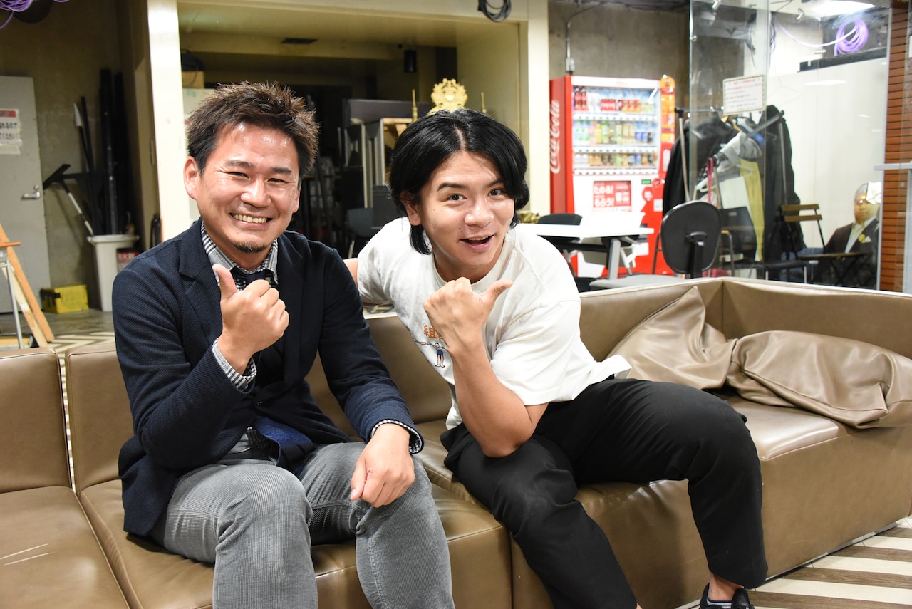 梅田プロデューサーと野田クリスタルさん。