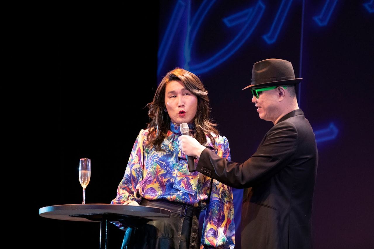 「シソンヌライブ[neuf]」より、コント「不安」のワンシーン。（写真提供：吉本興業）