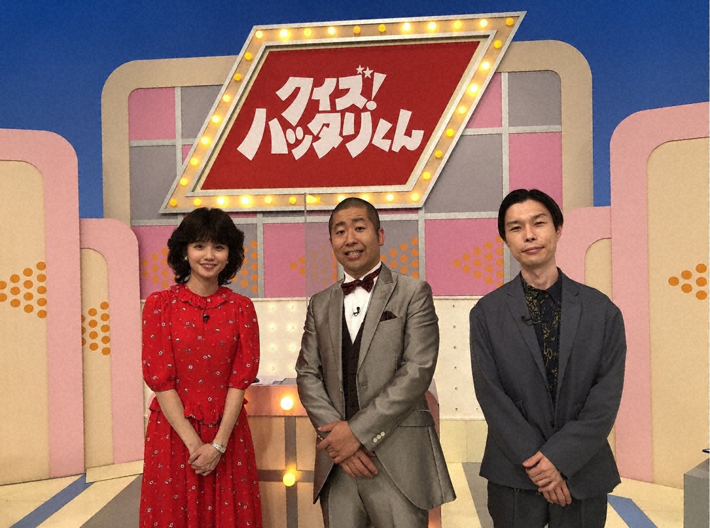 左から進行役の田中瞳アナウンサー、MCのハライチ澤部、チャレンジャーのハライチ岩井。