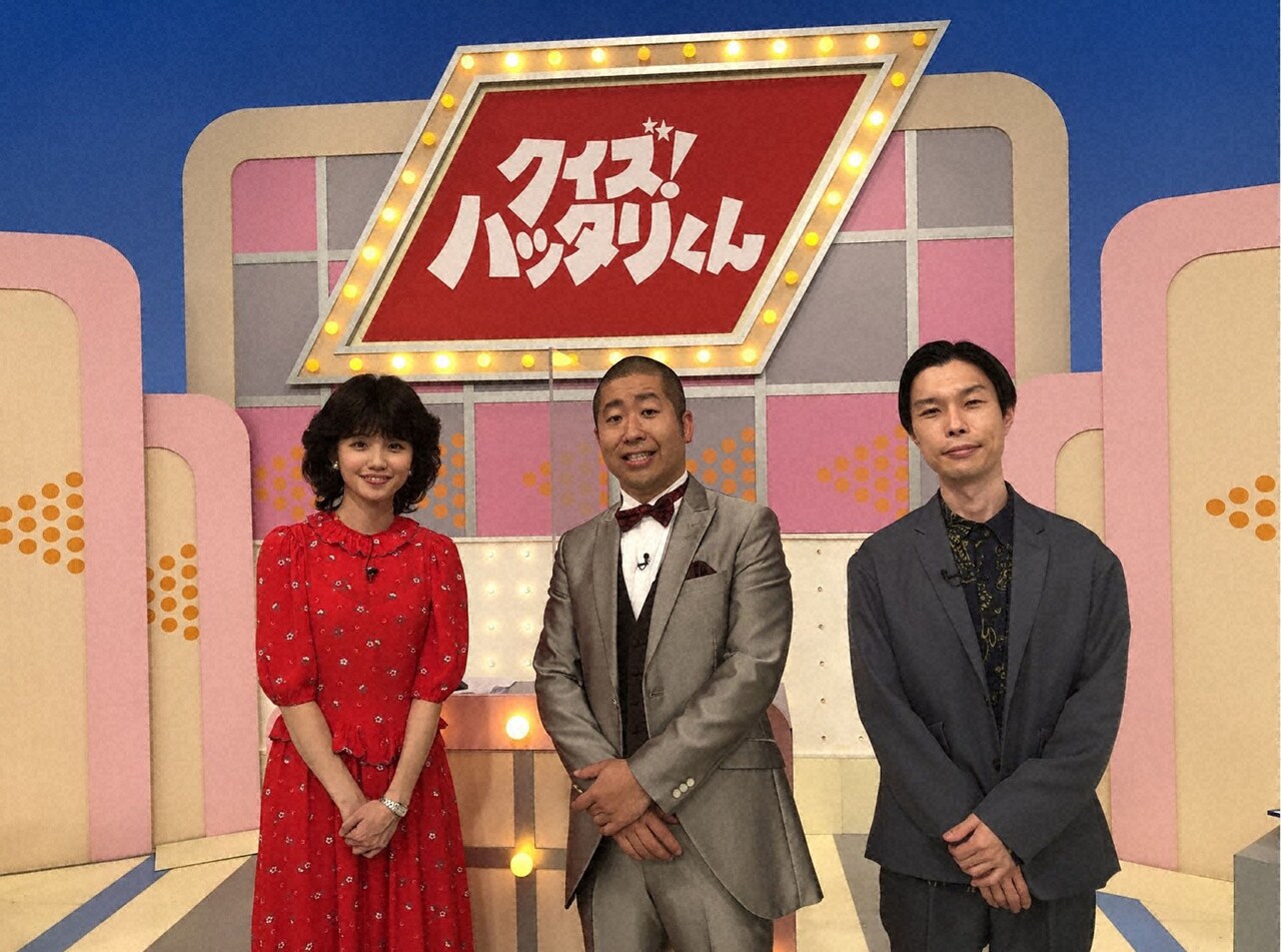 左から進行役の田中瞳アナウンサー、MCのハライチ澤部、チャレンジャーのハライチ岩井。