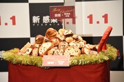 この日のために用意されたクリスマスケーキ代わりのレーズンパン。