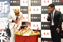 「レーズンパンってこんなに種類があるんだー」と錦鯉・長谷川（左）。