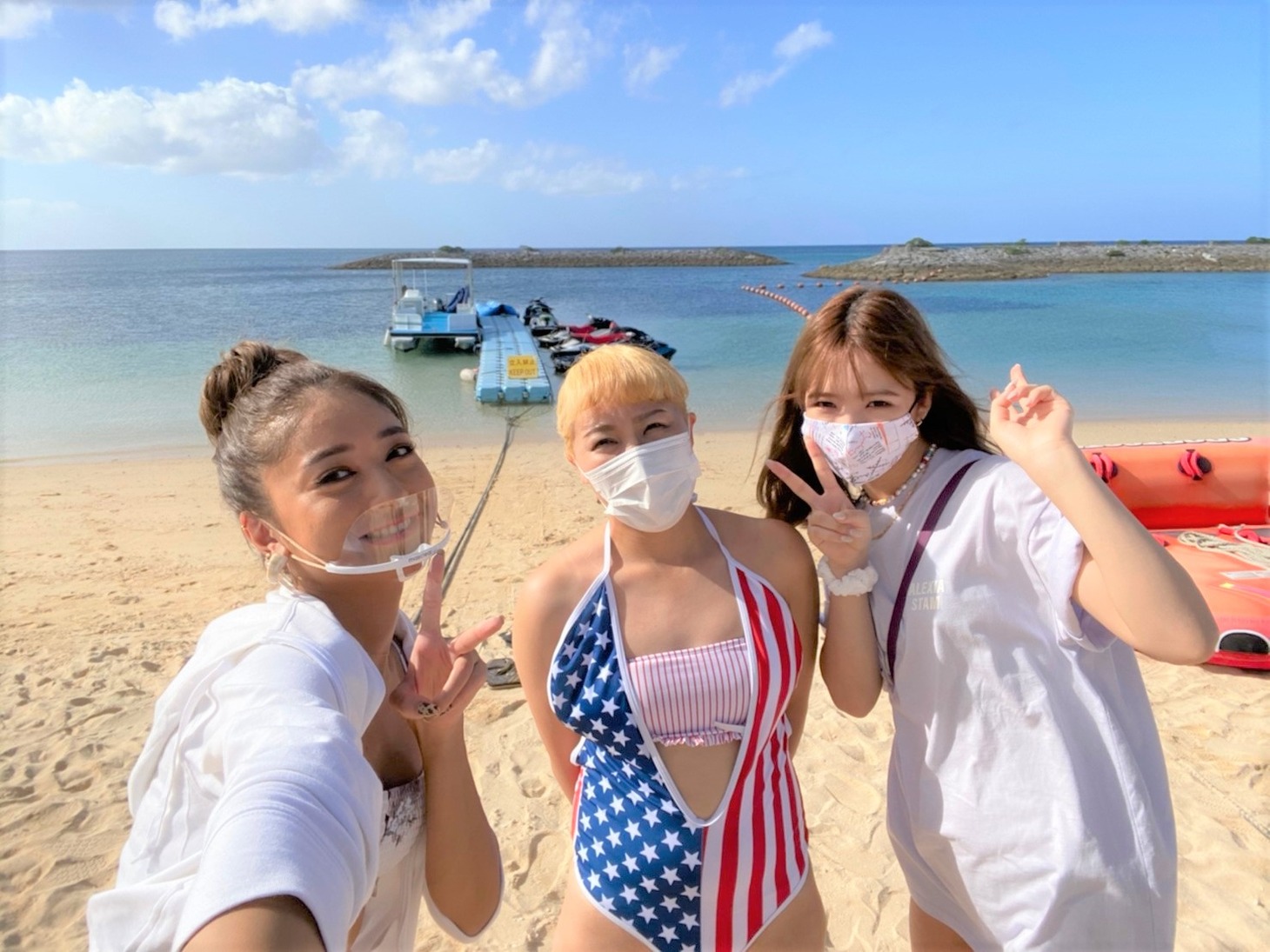 （左から）池田美優、丸山桂里奈、藤田ニコル。