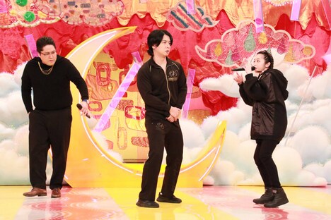 マヂカルラブリーと峯岸みなみ。