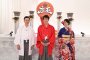 （左から）板尾創路、千原ジュニア、竹上萌奈アナ。