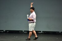 サーヤに「ショボいスティーブ・ジョブズ」と形容されるニシダ。