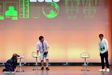 「ブレインスリープ presents ラランド・ツキウサフェス2020」に出演するラランドと、2人のリクエストでイベント中に私服に着替えたシークレットゲストのゆってぃ（右）。