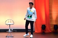 ラランドのリクエストでイベント中に私服に着替えたゆってぃ。