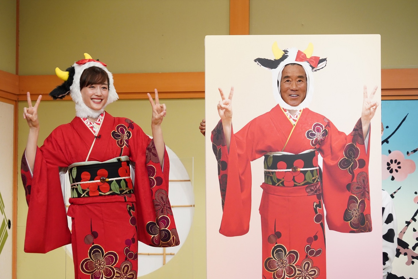 左から綾瀬はるか、三遊亭円楽。(c)日本テレビ
