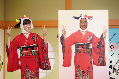 左から綾瀬はるか、三遊亭円楽。(c)日本テレビ