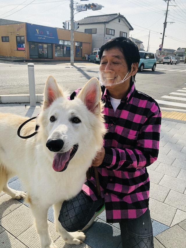 明石家さんまと犬の“ジャーマンくん”。(c)日本テレビ