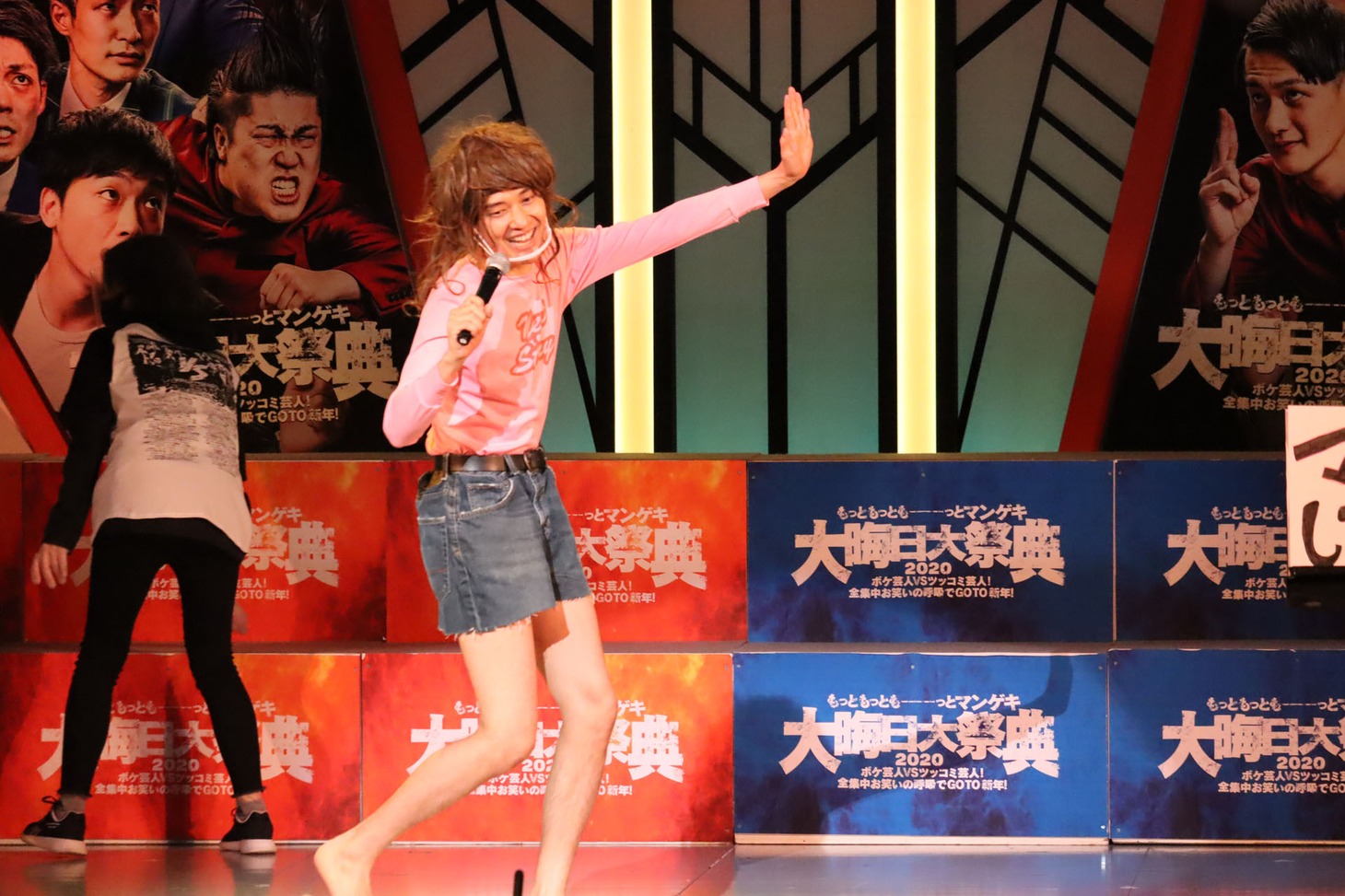 ギャル姿を披露する祇園・櫻井。