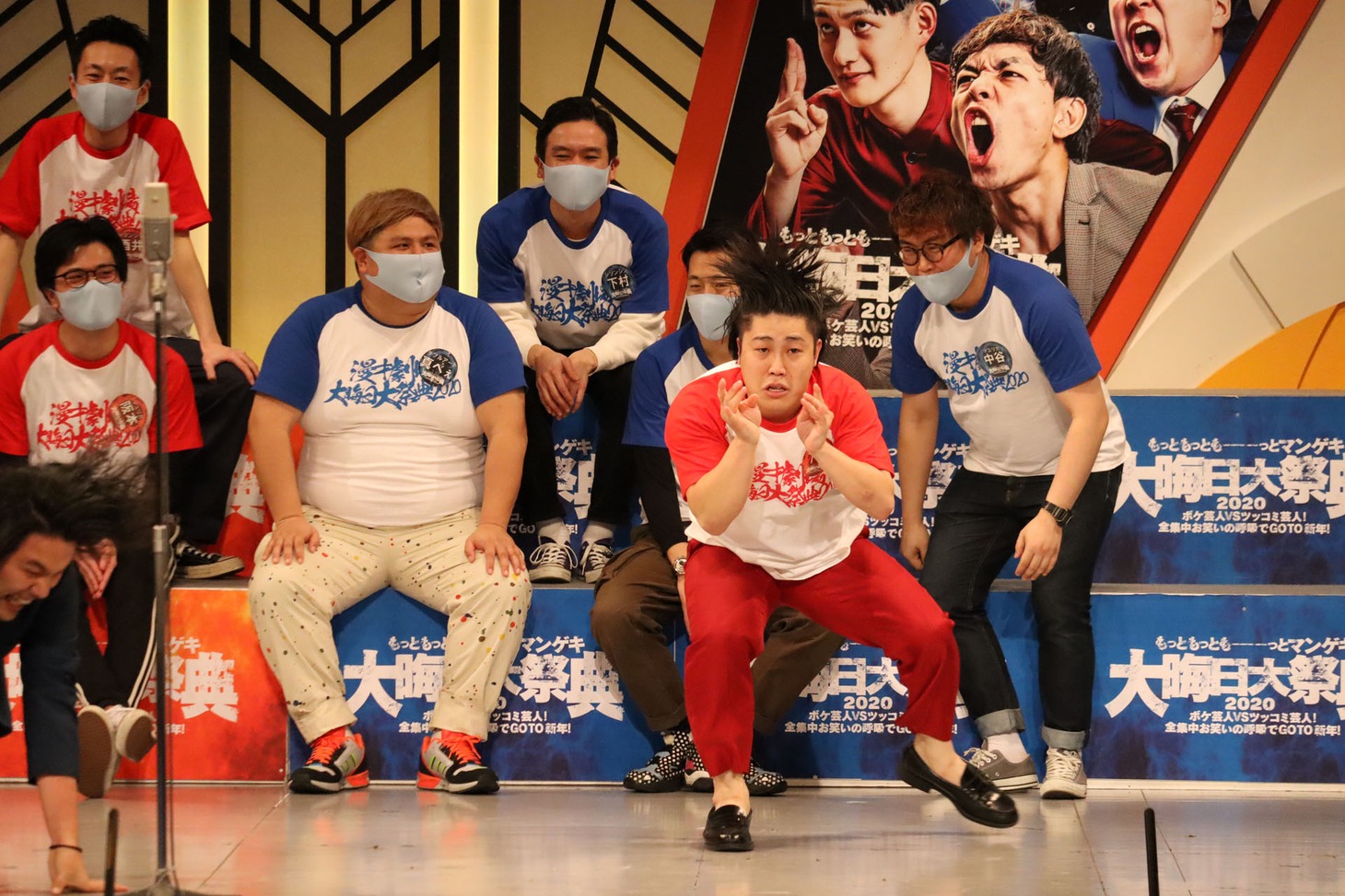 見取り図・盛山とコウテイ下田による漫才の様子。