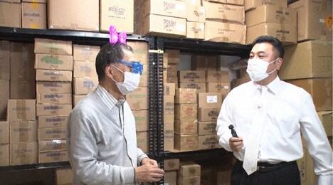 「ザキヤマの部屋に在庫がやってくるゥ!」の様子。