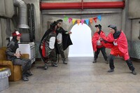 コント「おうち遊園地で遊ぼう！」より。