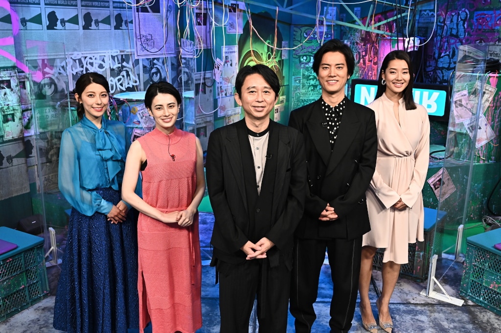 「有吉ワールドリポート」に出演する（左から）上村彩子アナ、ホラン千秋、有吉弘行、桐谷健太、すみれ。(c)TBS