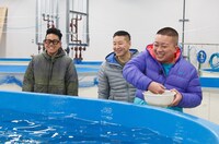 左から宮川大輔、チョコレートプラネット。(c)日本テレビ