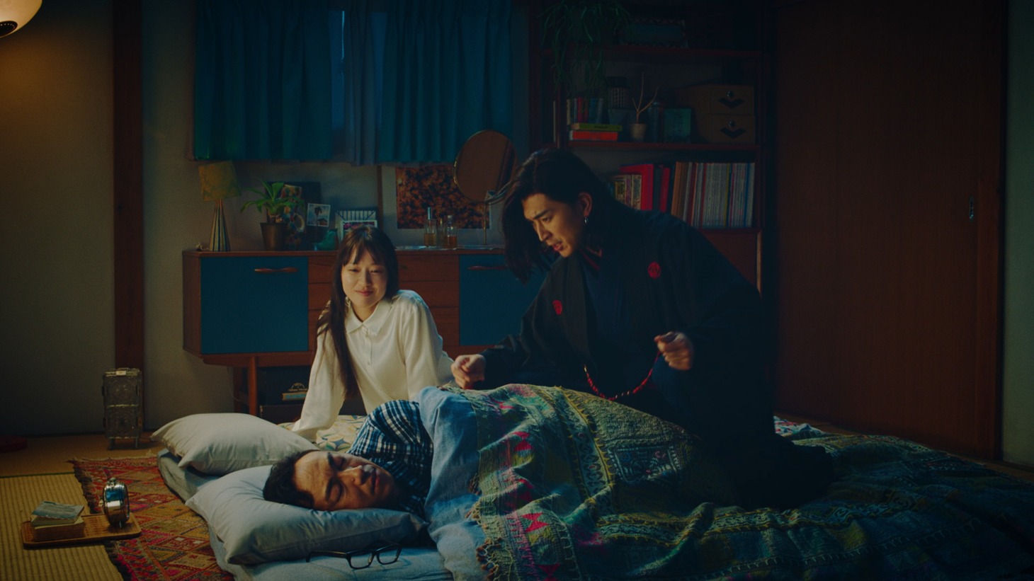 新CM「座敷童子 耳打ち」編より。
