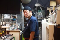 「ゲキカラドウ」第2話より、菅原大吉扮する激辛焼肉店の五十嵐。