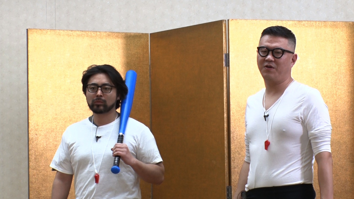 左から山田孝之、シソンヌ長谷川。(c)日本テレビ