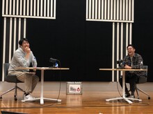 「佐久間宣行のオールナイトニッポン0（ZERO） リスナー小感謝祭2021～Believe～」に出演したテレビ東京の佐久間宣行プロデューサー（左）と、ゲストのおぎやはぎ矢作（右）。