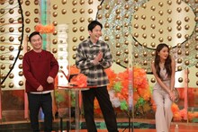 かまいたちと池田美優（右）。