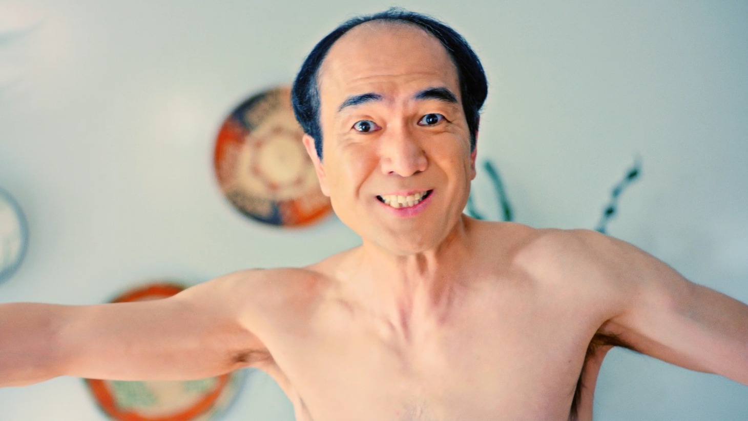 WebCM「おうちエガ」編より。