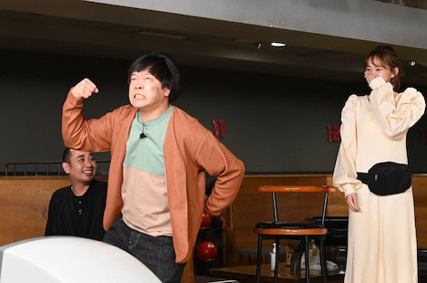 （左から）千鳥・大悟、蛍原徹、保崎麗。