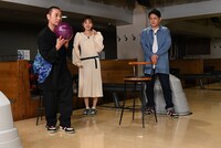 千鳥と保崎麗（中央）。