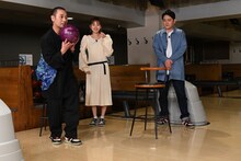 千鳥と保崎麗（中央）。