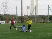 丸山桂里奈が登場するサッカー対決のワンシーン。(c)tbc東北放送