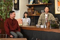 かまいたちと早川聖来（中央）。