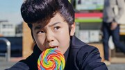 寺田心扮するリーゼントヘアのヤンキー学生。