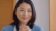 寺田心扮するヤンキーの母親役を務める小池栄子。