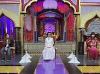 左から納言・薄幸、趣里、根本宗子。(c)日本テレビ