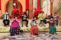 （前列左から）メイプル超合金・安藤なつ、横澤夏子、磯野貴理子、（後列左から）ブラックマヨネーズ、EXIT。