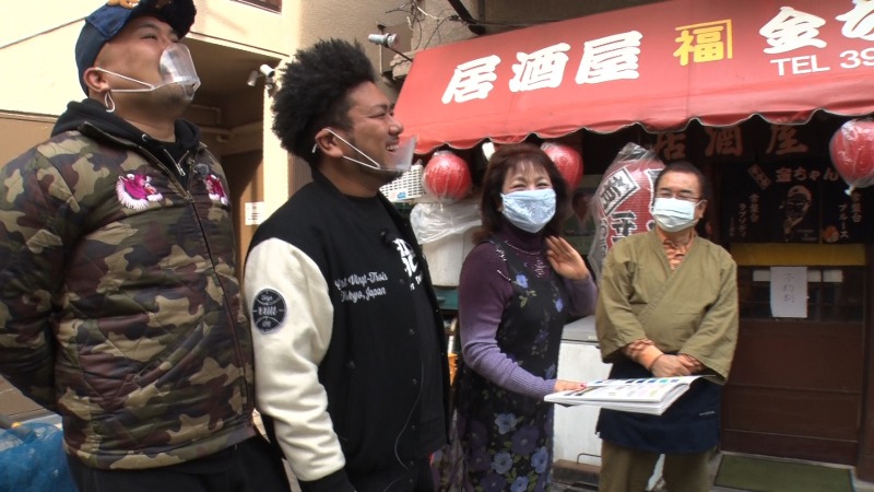 「爆報！THE フライデー」で展開される「人気芸人のガチ家族問題！親孝行で解決SP！」の鬼越トマホークの出演シーン。