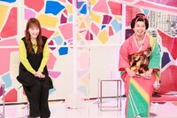 （左から）川栄李奈、千鳥・大悟。