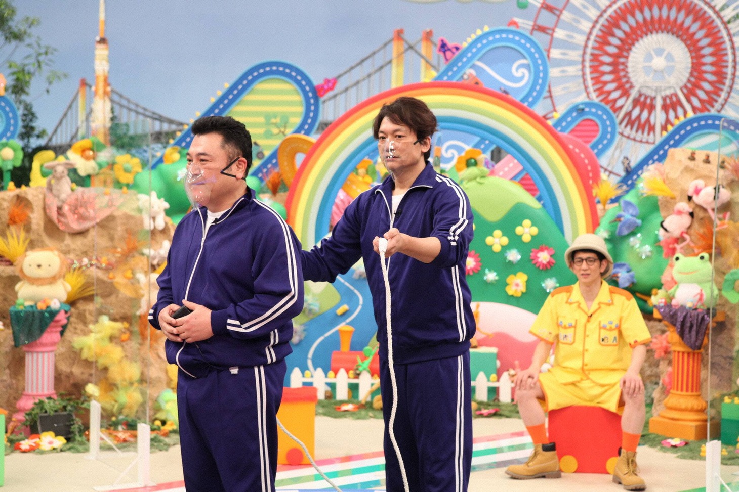 アンタッチャブルと香取慎吾（中央）。