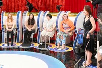 「実際どうなん!?なぜか外国人にだけモテモテ女子」の様子。