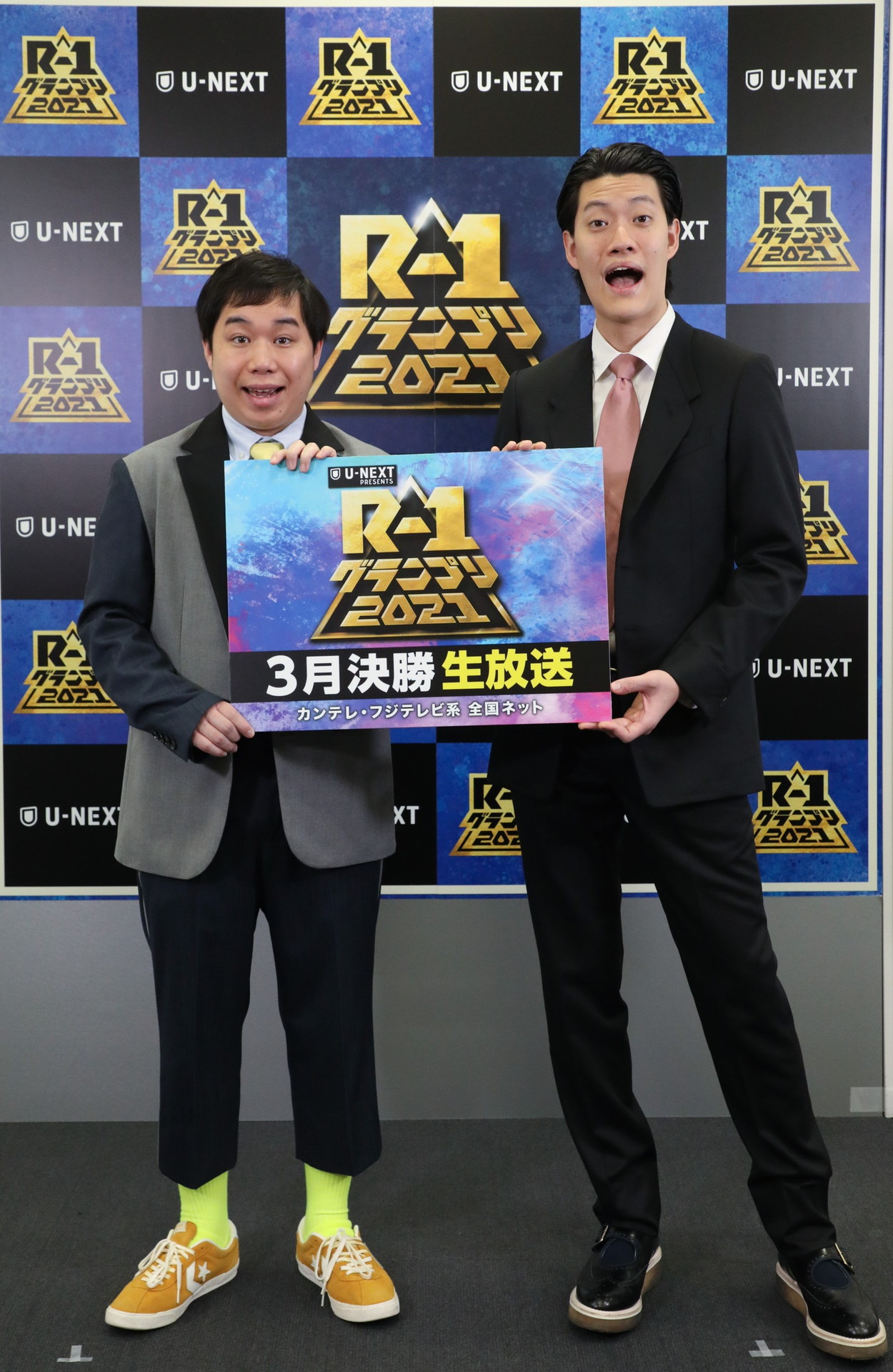 「R-1グランプリ2021」決勝のMCを務める霜降り明星。(c)関西テレビ