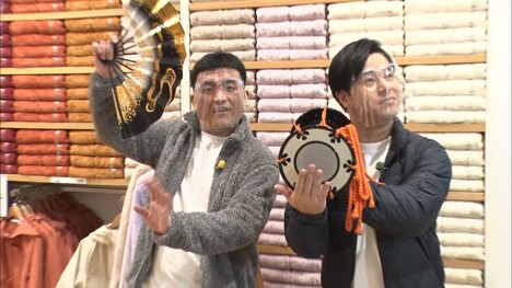 袴を脱いでユニクロカジュアルに身を包むすゑひろがりず。