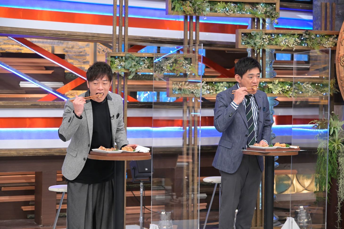 左から陣内智則、博多華丸。