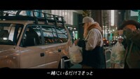 「濃厚Satisfied」のミュージックビデオより。