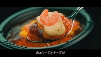 「濃厚Satisfied」のミュージックビデオより。