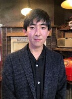 昭和家電好きの細山田明翔さん。