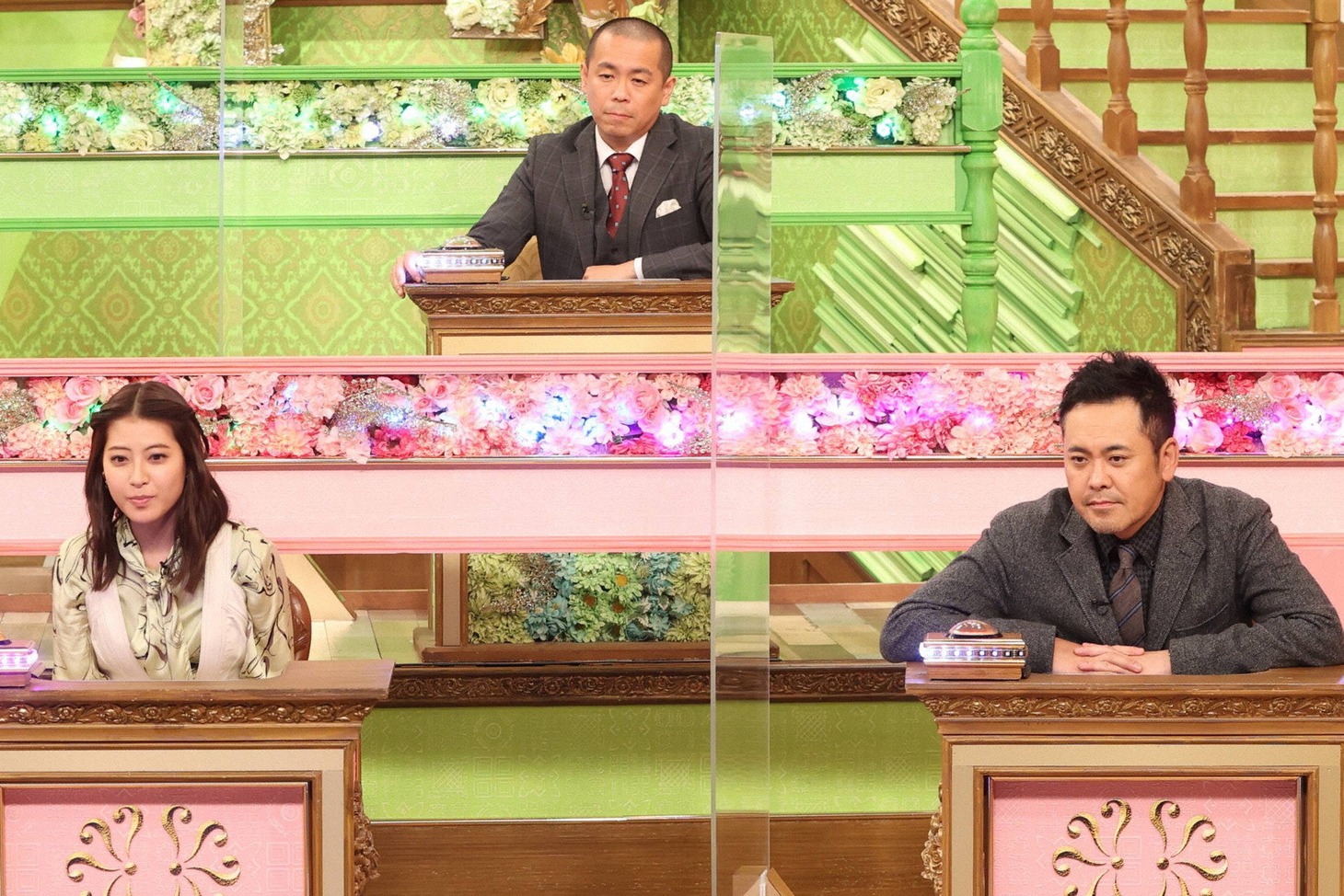 ペアを組む瀧本美織（左）とくりぃむしちゅー有田（右）。後方はタカアンドトシ・トシ。