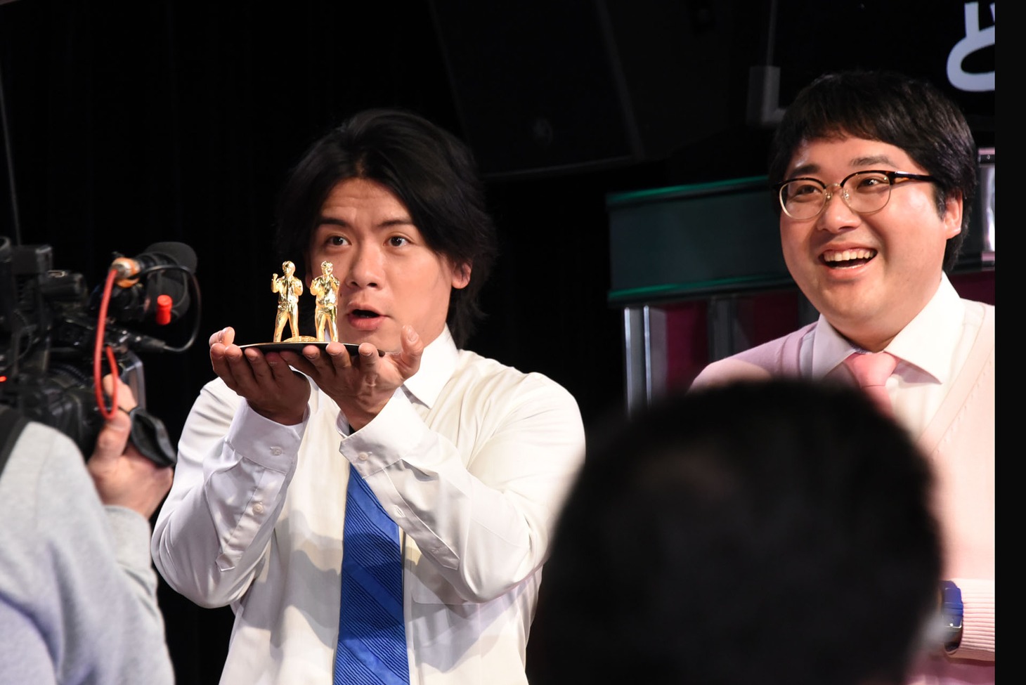 「ど～んと優勝記念像」は30名にプレゼント。