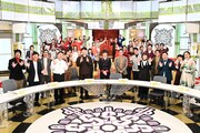 中居正広（中央）と人力舎所属芸人たち。(c)TBS