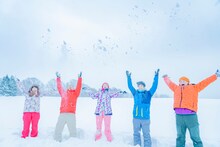 （左から）鷲見玲奈、バイきんぐ西村、稲村亜美、ティモンディ。(c)STV